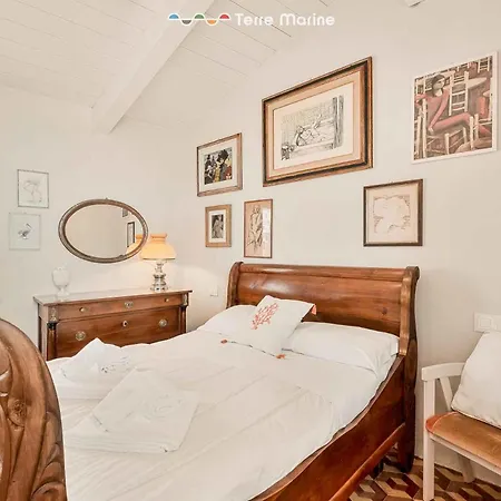 Luxury Penthouse, Terre Marine