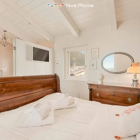 Luxury Penthouse, Terre Marine