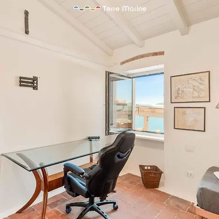Luxury Penthouse, Terre Marine