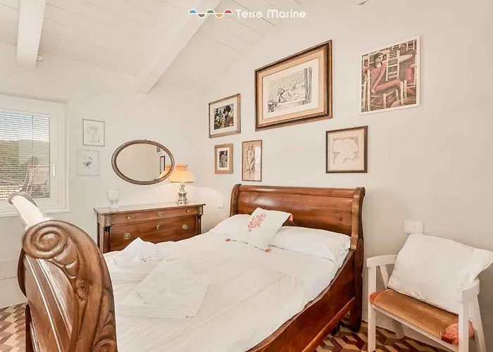 Luxury Penthouse, Terre Marine