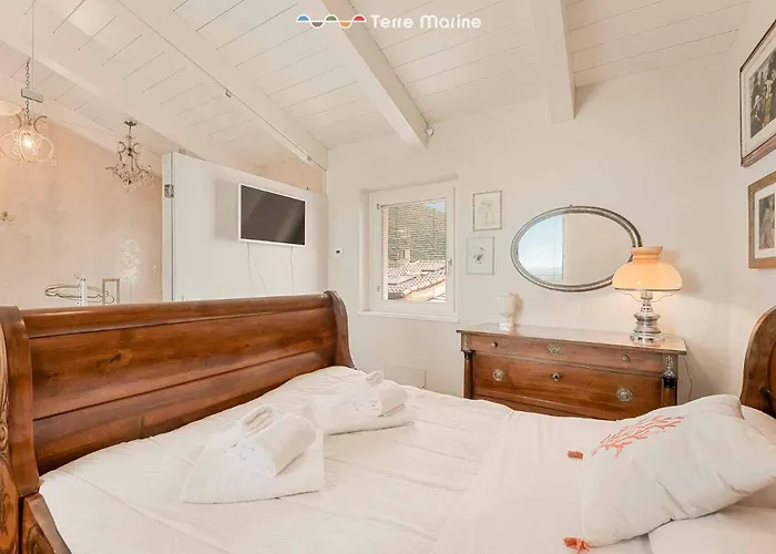 Luxury Penthouse, Terre Marine