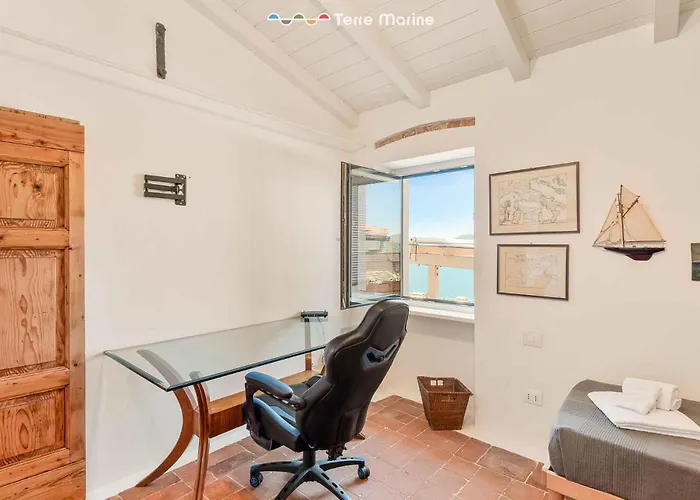 Luxury Penthouse, Terre Marine